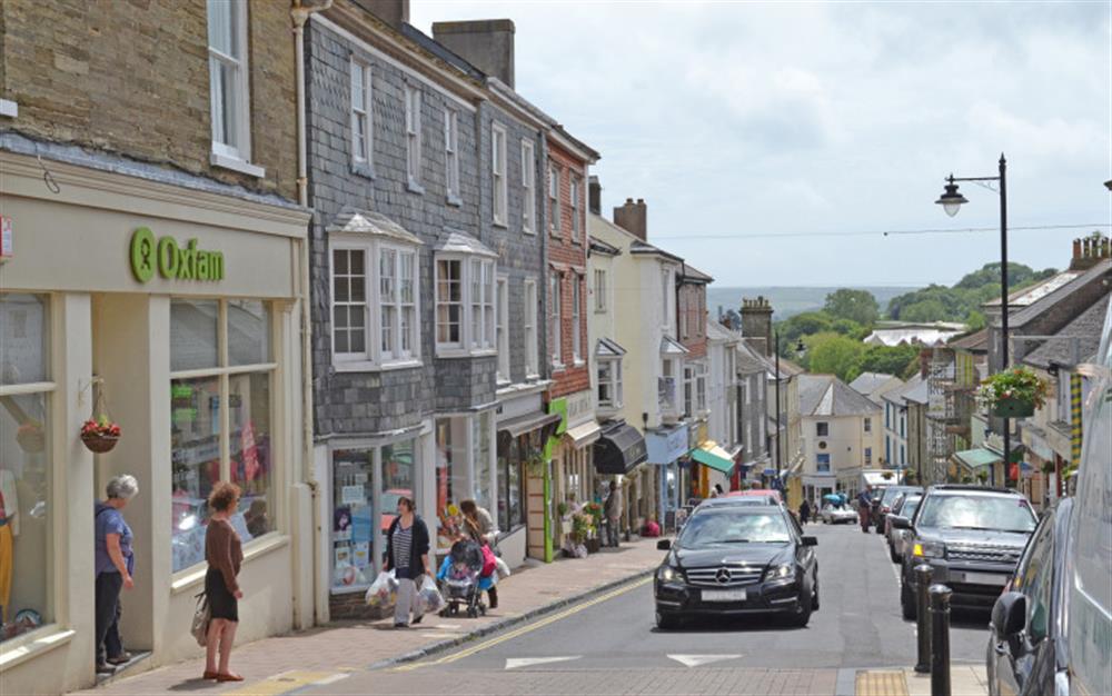 The shops and restaurants of Kingsbridge are just a short stroll from the apartment.