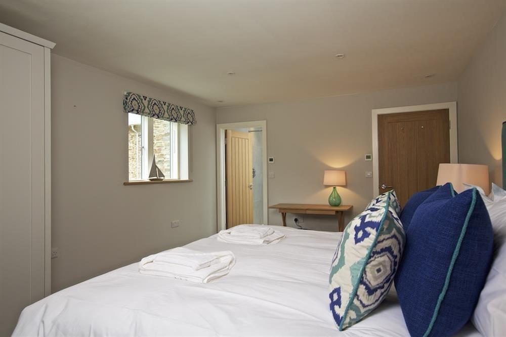 En suite double room with a super-King size (zip and link) bed (photo 2) at 3 The Drive in , Hillfield, Dartmouth