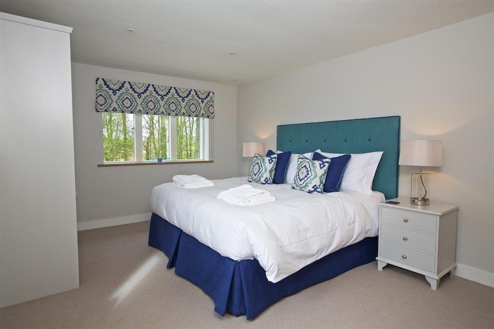 En suite double room with a super-King size (zip and link) bed (photo 3) at 3 The Drive in , Hillfield, Dartmouth