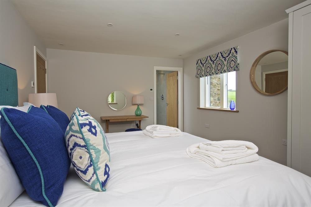 En suite double room with a super-King size (zip and link) bed (photo 5) at 3 The Drive in , Hillfield, Dartmouth