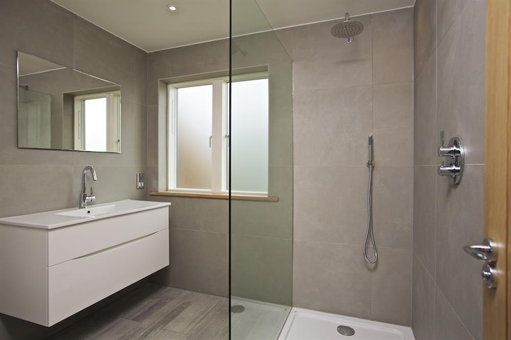 Immaculately presented en suite with large walk-in shower at 3 The Drive in , Hillfield, Dartmouth