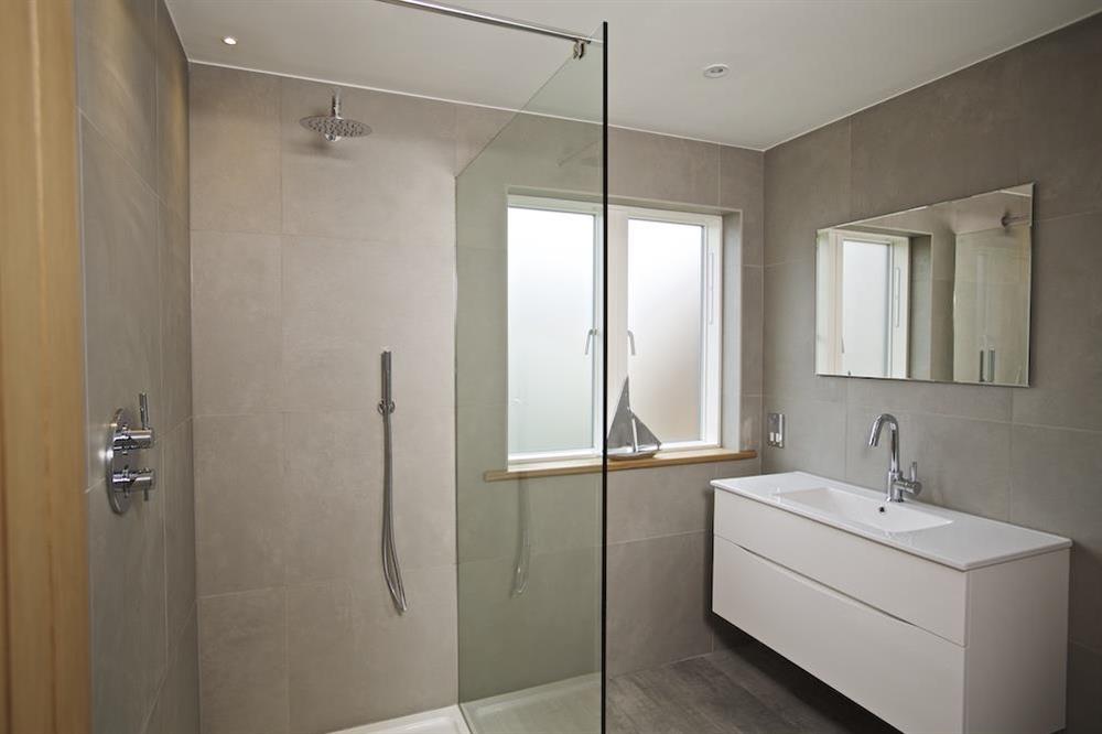 Immaculately presented en suite at 3 The Drive in , Hillfield, Dartmouth