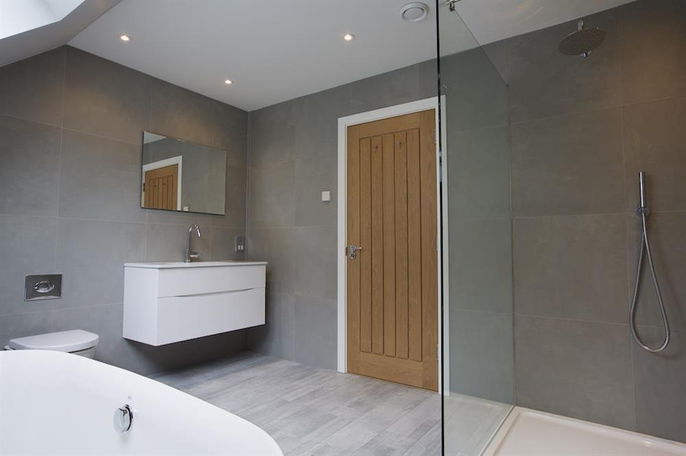 Second floor family bathroom with freestanding bath (photo 2) at 3 The Drive in , Hillfield, Dartmouth