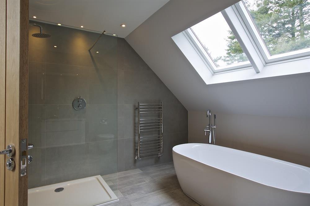 Second floor family bathroom with freestanding bath (photo 3) at 3 The Drive in , Hillfield, Dartmouth