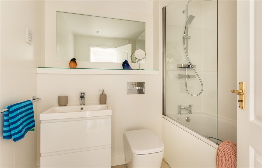 The bathroom (photo 2) at 3 The Moorings in Kingsbridge