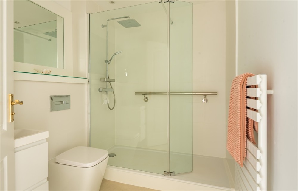 The bathroom at 3 The Moorings in Kingsbridge