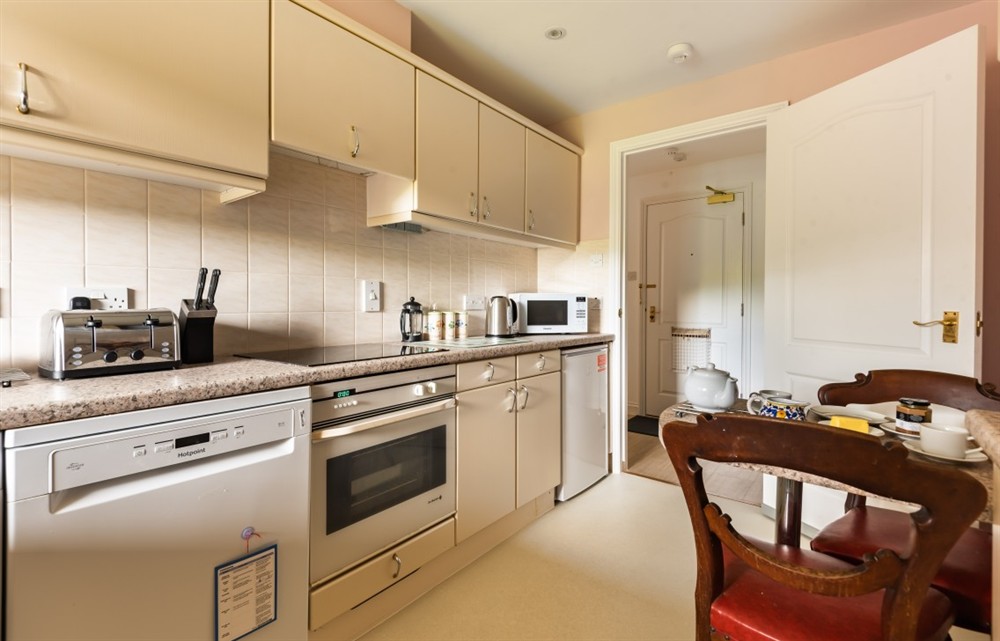 The kitchen (photo 2) at 3 The Moorings in Kingsbridge