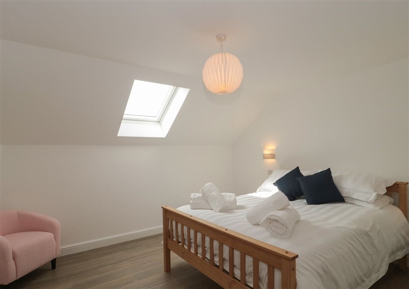 A bedroom in 3 The Stables (photo 2) at 3 The Stables, Watchfield near Highbridge