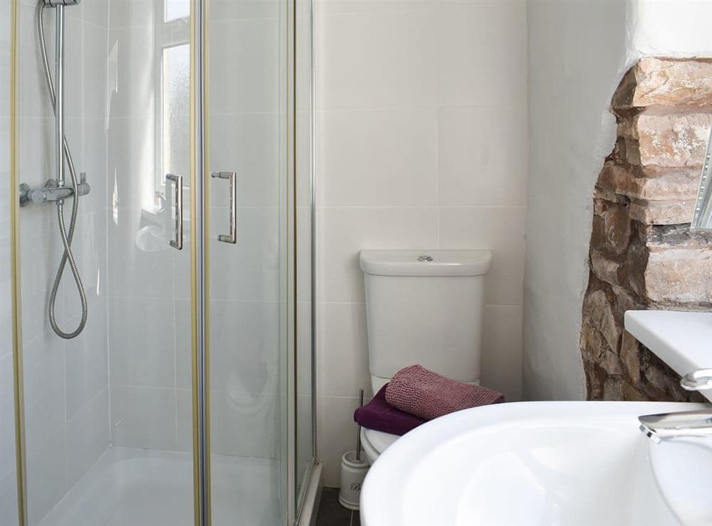 En-suite shower room at 3 Winville Mews in Askrigg, near Hawes, North Yorkshire
