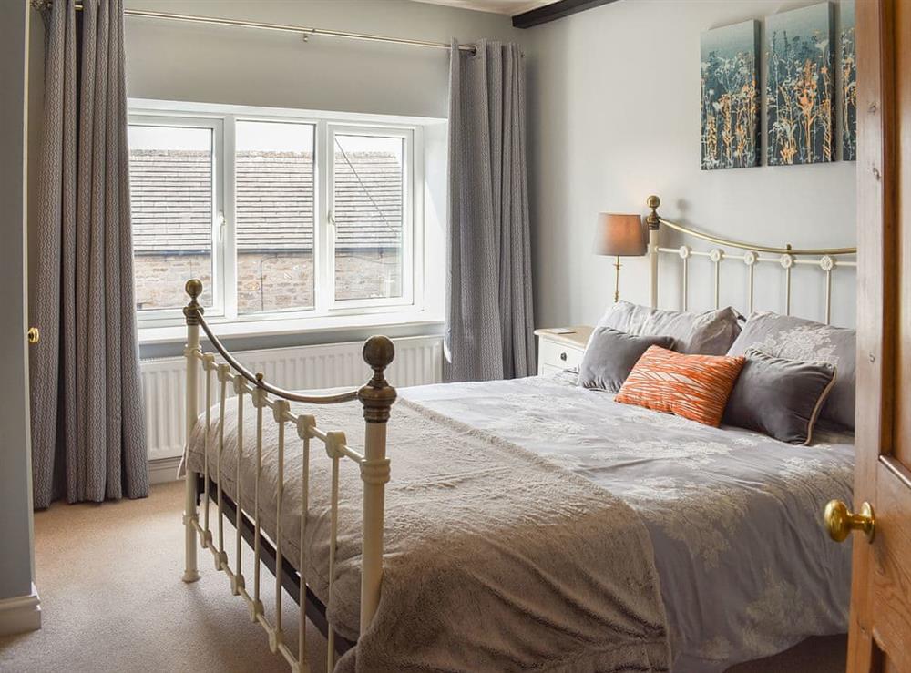 Welcoming kingsize bedroom at 3 Winville Mews in Askrigg, near Hawes, North Yorkshire