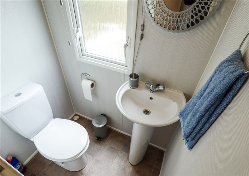 The bathroom at 31 Castle View, Tattershall