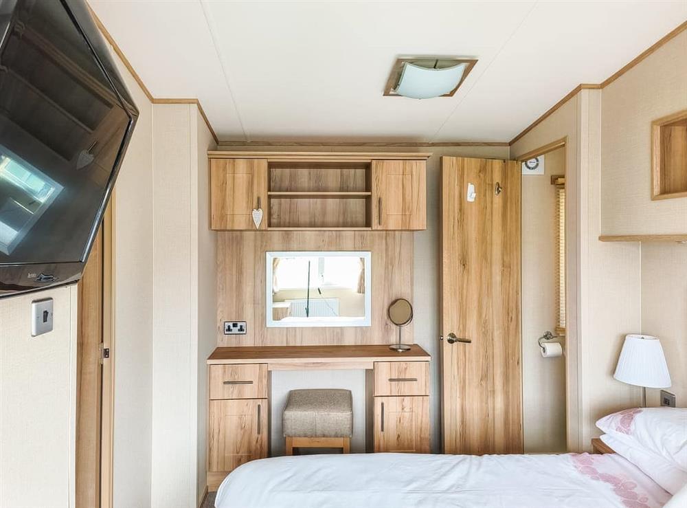 Double bedroom (photo 3) at 32 Skelmorlie in Wemyss Bay, Renfrewshire