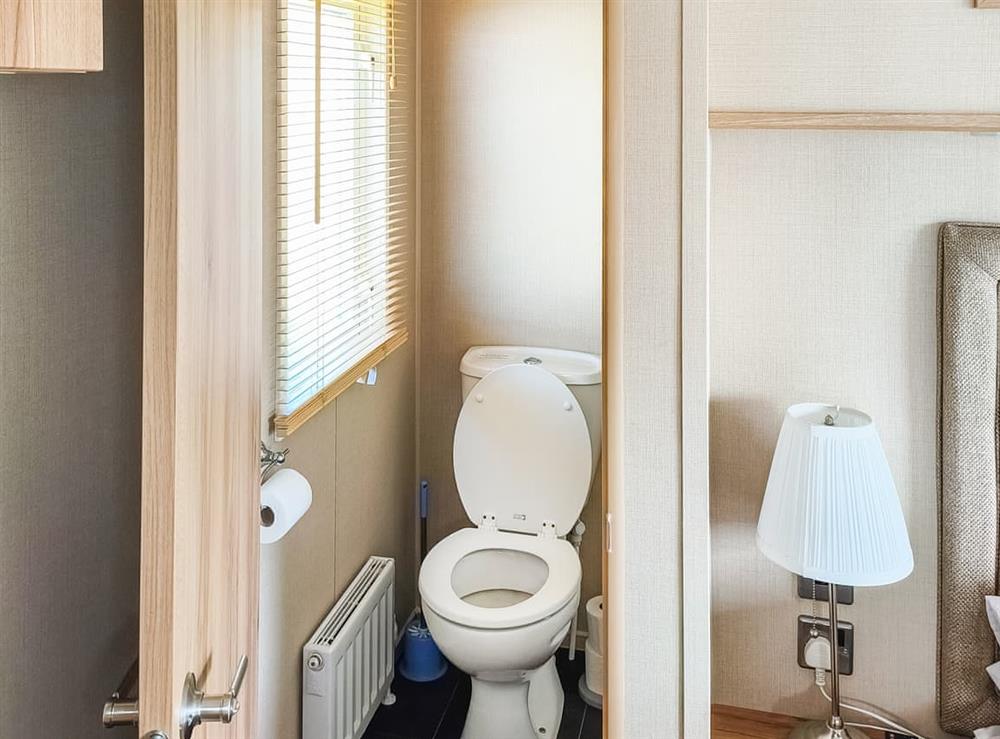 Shower room (photo 4) at 32 Skelmorlie in Wemyss Bay, Renfrewshire