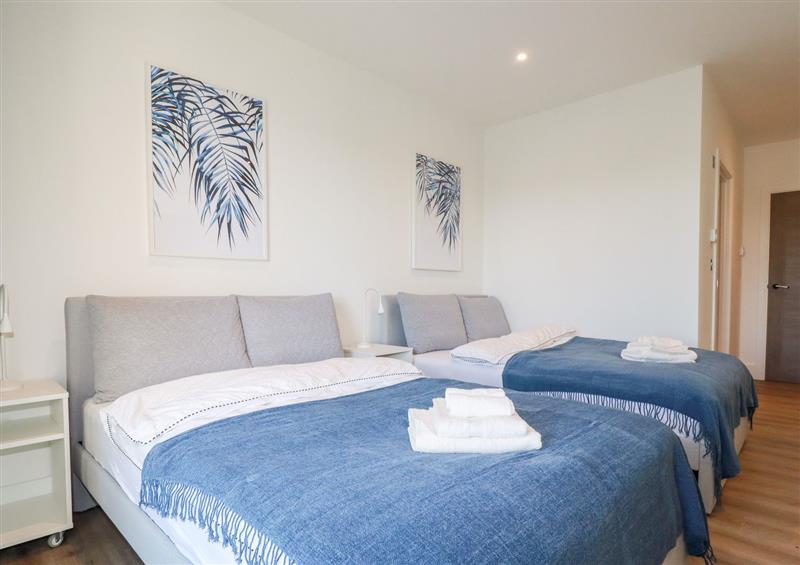 One of the 2 bedrooms (photo 4) at 33 Cliff Edge, Newquay
