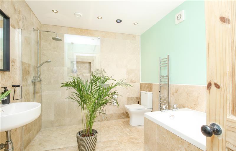 This is the bathroom at 33 High Street, Fortuneswell