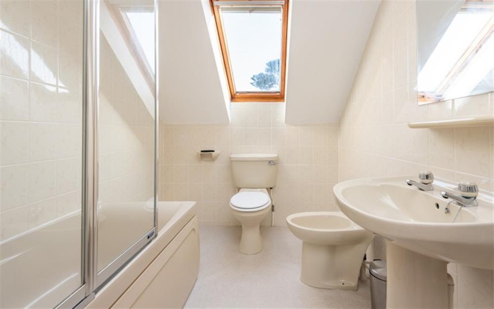 The spacious family bathroom has a four piece suite at 33 Lower Stables in Maenporth