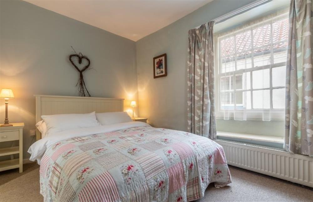 Master bedroom has a double bed and en-suite shower room at 36 High Street, Wells-next-the-Sea