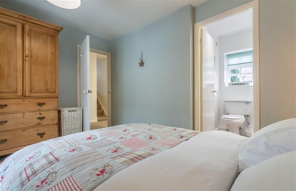 Master bedroom has en-suite shower room at 36 High Street, Wells-next-the-Sea