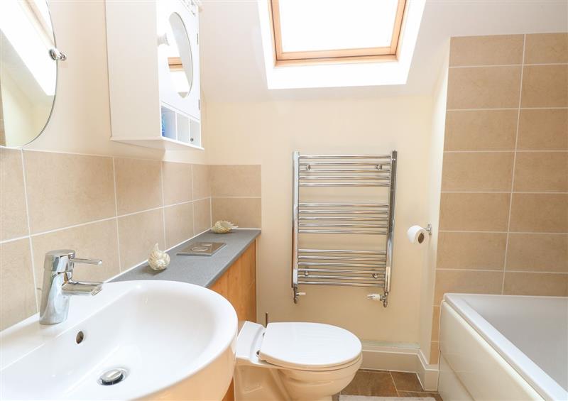 The bathroom at 39 Stable Field Way, Hemsby