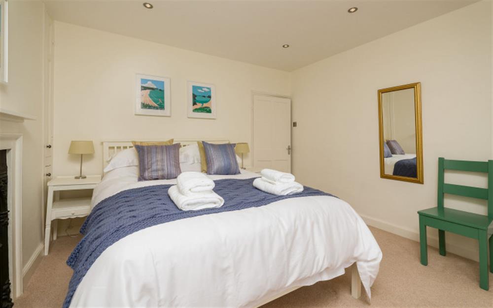 Another look at bedroom 1 at 3A Island Terrace in Salcombe