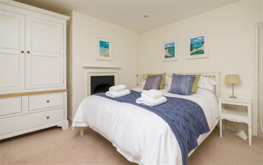 Bedroom 1 with king size bed at 3A Island Terrace in Salcombe