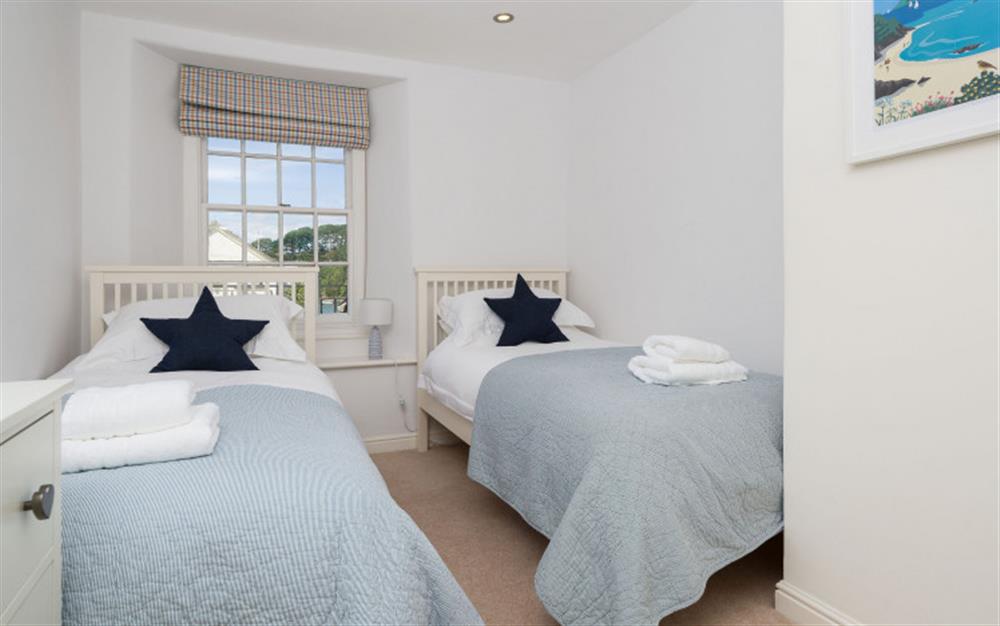 Bedroom 3 with twin beds at 3A Island Terrace in Salcombe