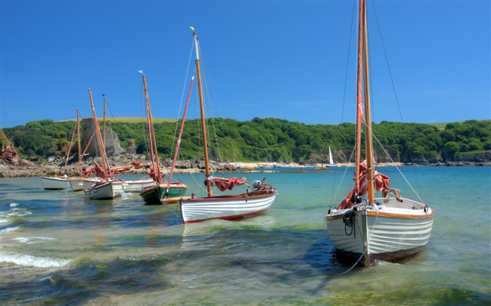 Boats on the water in Salcombe estuary