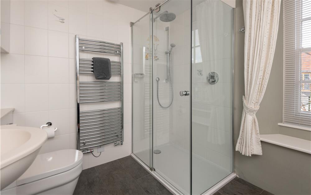 The family bathroom with bath with handheld shower and separate shower cubicle at 3A Island Terrace in Salcombe