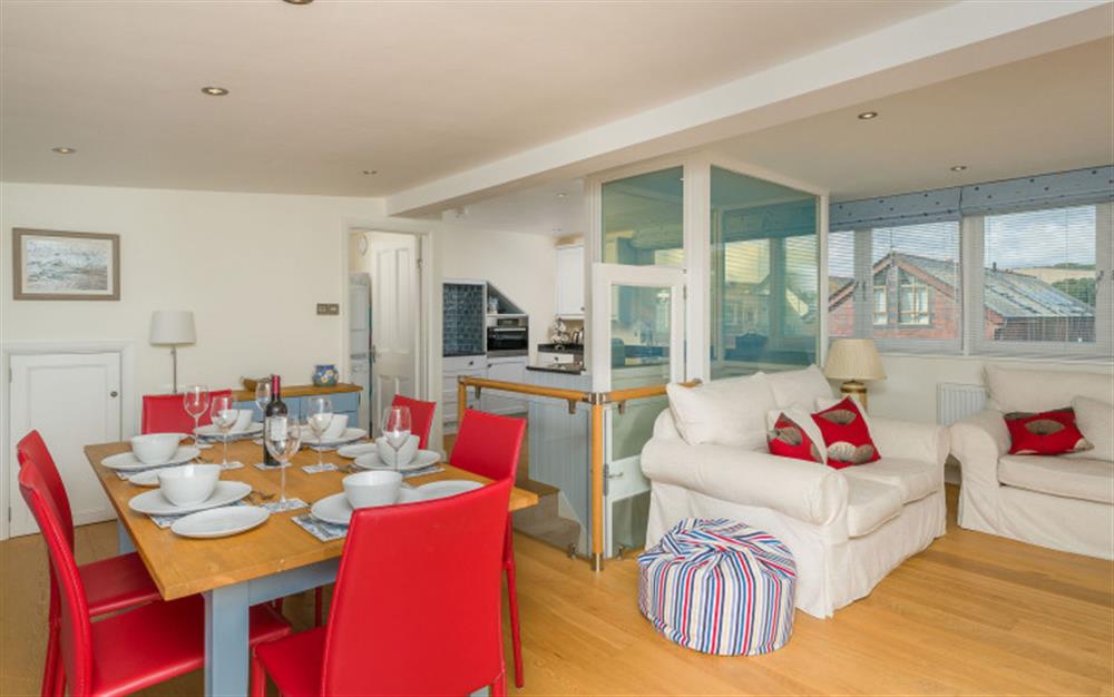 The open plan living area at 3A Island Terrace in Salcombe