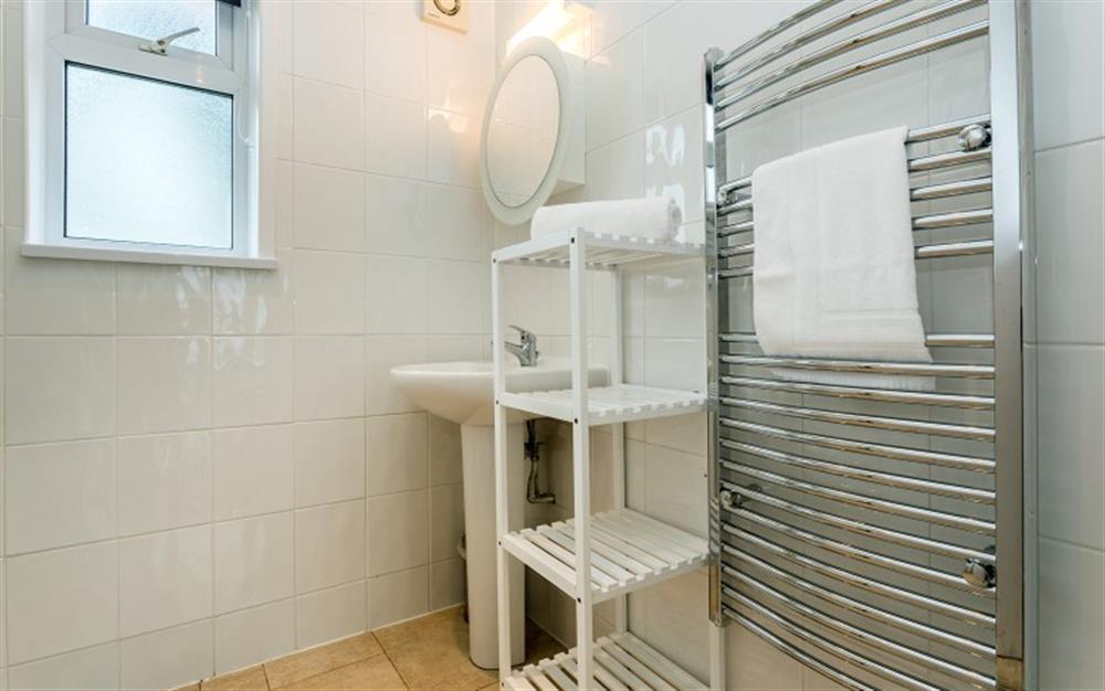 The modern family shower room. at 3C, The Old Sail Loft in Helford Passage