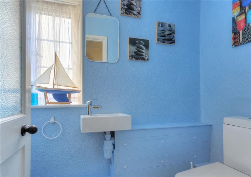 The bathroom (photo 2) at 4/5 Georges Square, Lyme Regis