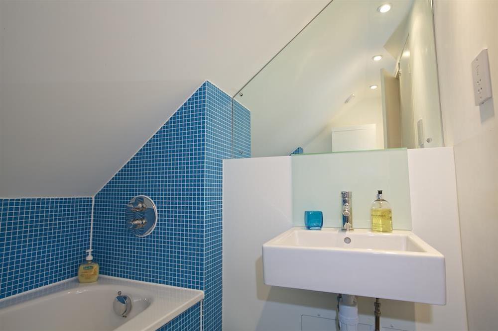 Family bathroom at 4 Blue View in , Salcombe