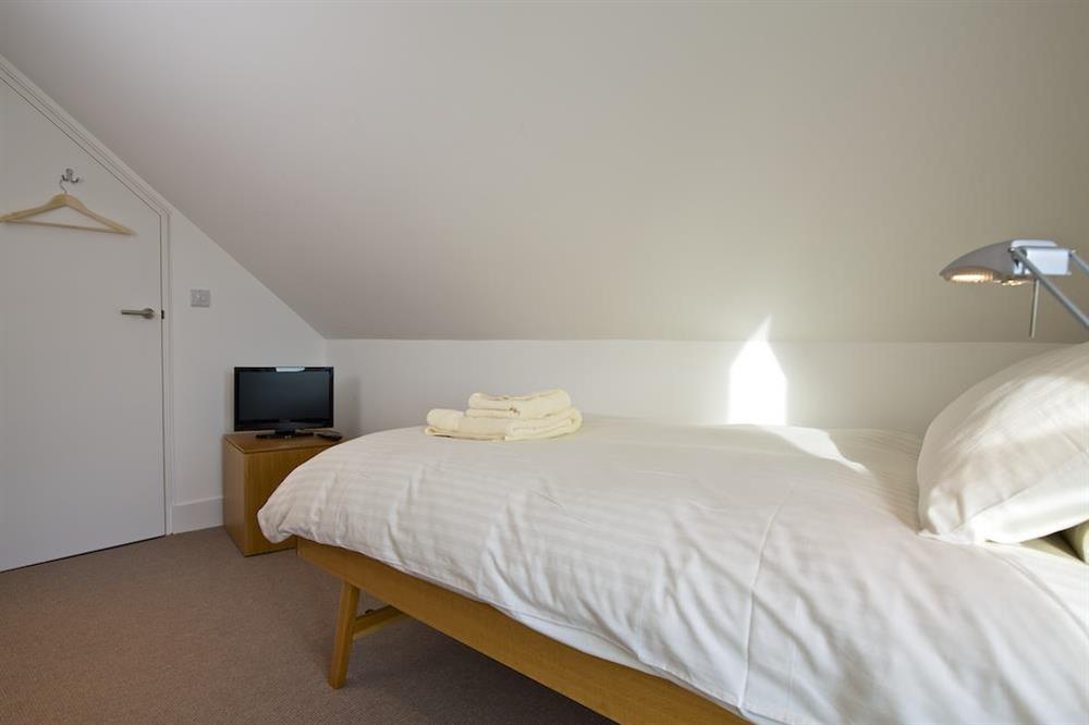 Twin bedroom at 4 Blue View in , Salcombe