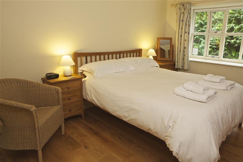 Master bedroom with King-size bed and en suite bathroom at 4 Bolberry Court in Bolberry, Hope Cove