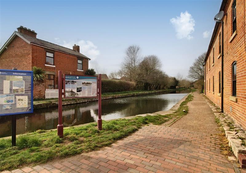 The setting of 4 Canalside Wharf at 4 Canalside Wharf, Retford