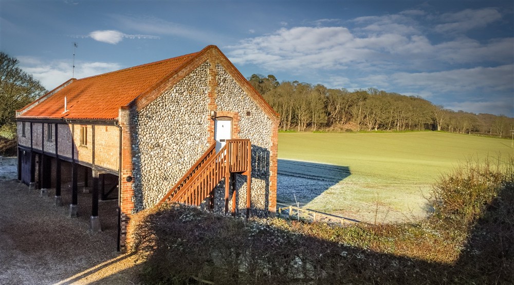 The exterior of 4 Cart Lodge Barn, Norfolk (photo 2) at 4 Cart Lodge Barn in Upper Sheringham, Norfolk