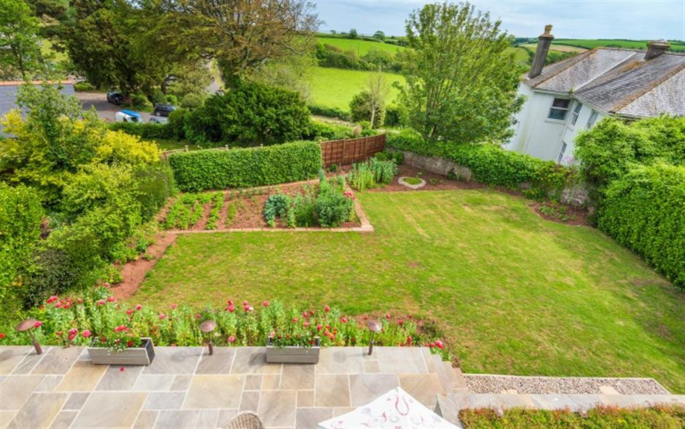 Large garden to enjoy the outdoors at 4 Chantry Hill in Slapton