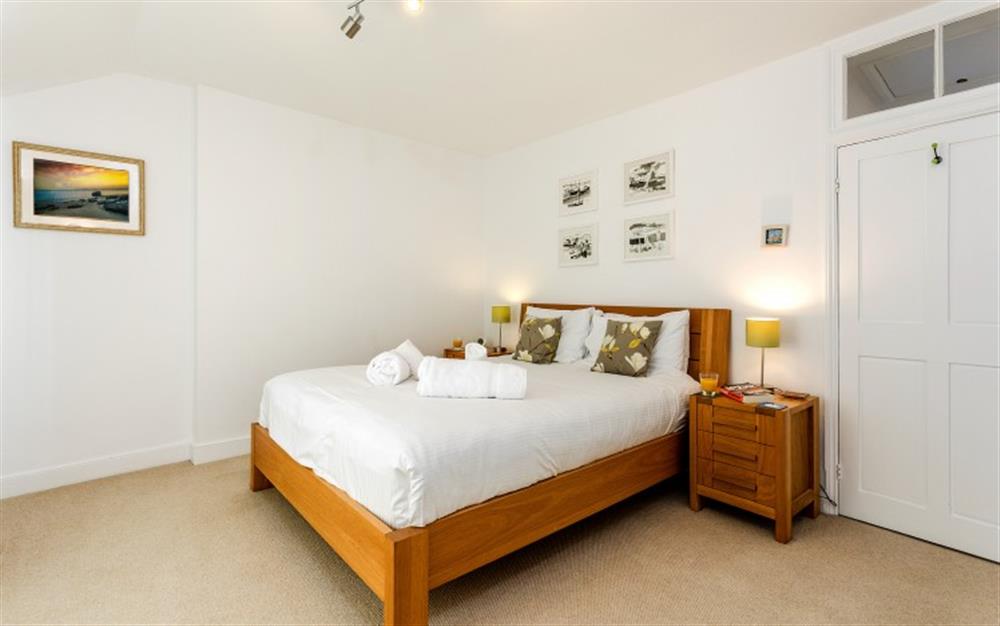 The bed in the master bedroom is 5ft. at 4 Coastguard Cottage in Helford Passage