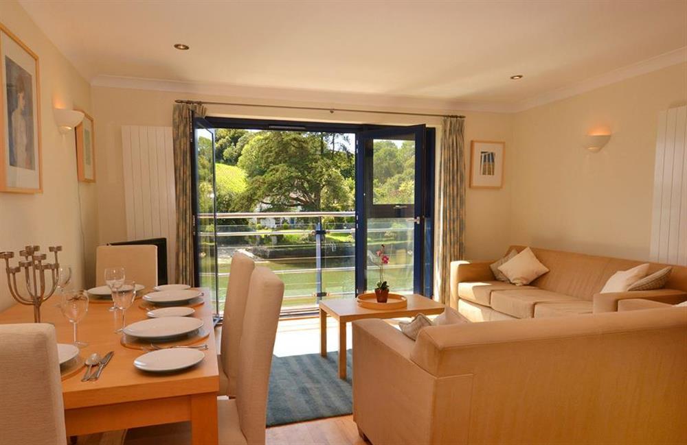 The living room and aspect to the river (photo 2) at 4 Crabshell Quay, Kingsbridge