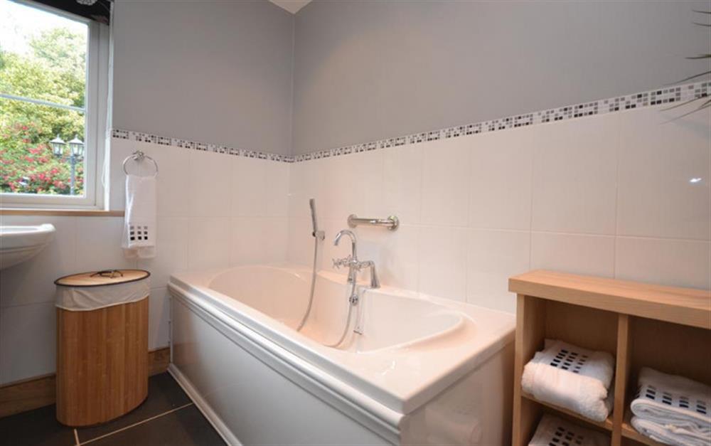 The bath with hand held shower at 4 Florence Cottages in Torcross