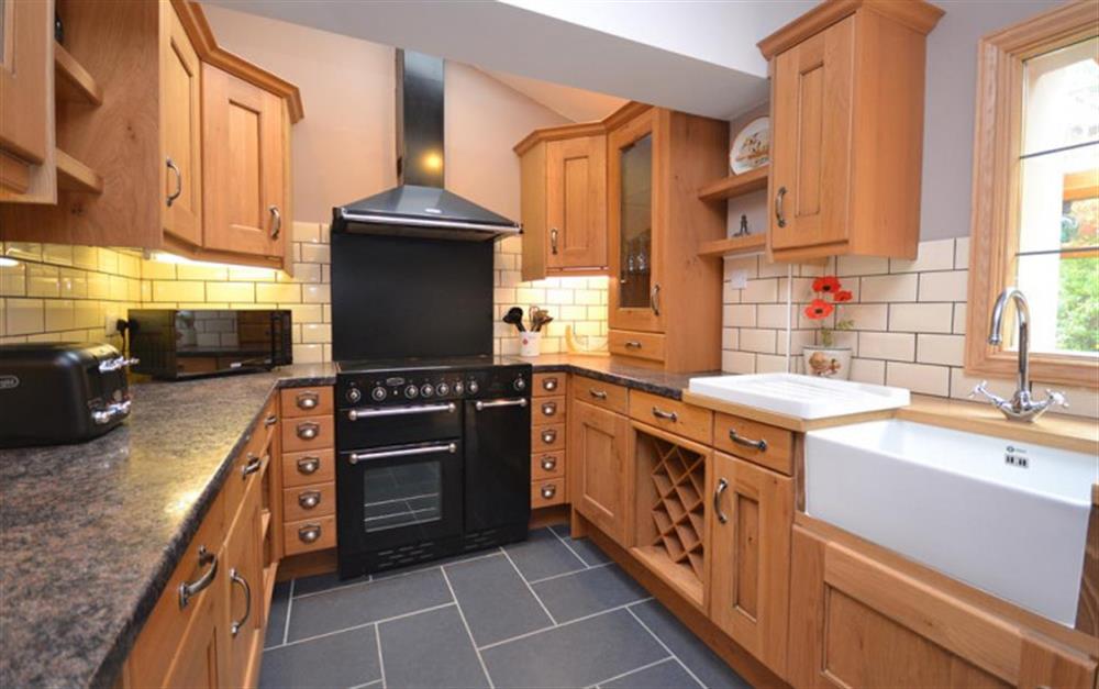 The well equipped kitchen with Rangemaster cooking range at 4 Florence Cottages in Torcross