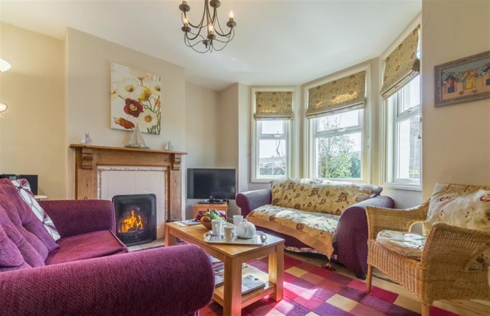 4 Harbour View: Sitting room with bay window