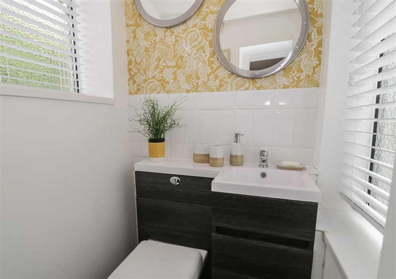 The bathroom (photo 3) at 4 Haven Villas, Conwy