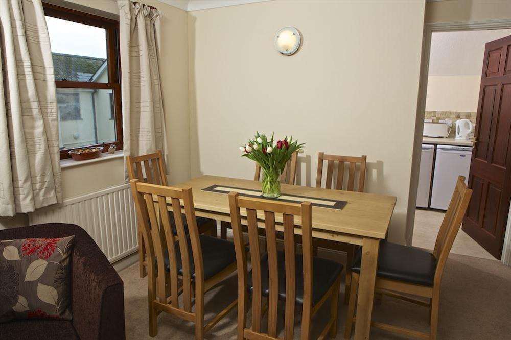 Dining area at 4 Island Quay in , Salcombe