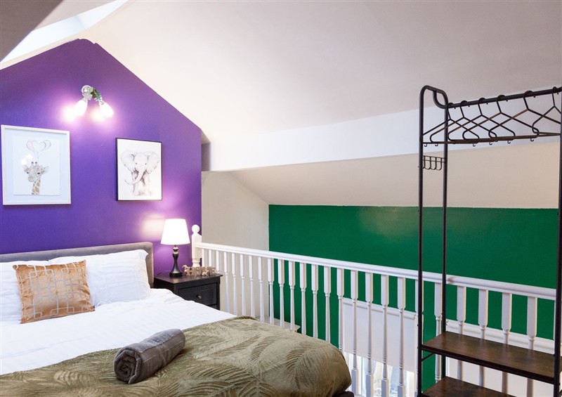 A bedroom in 4 Kingscliffe Street (photo 3) at 4 Kingscliffe Street, Manchester