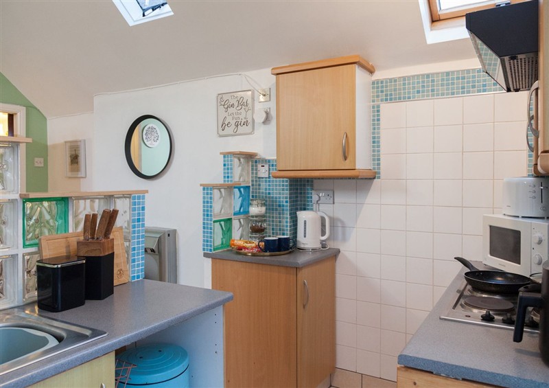 Kitchen (photo 2) at 4 Kingscliffe Street, Manchester
