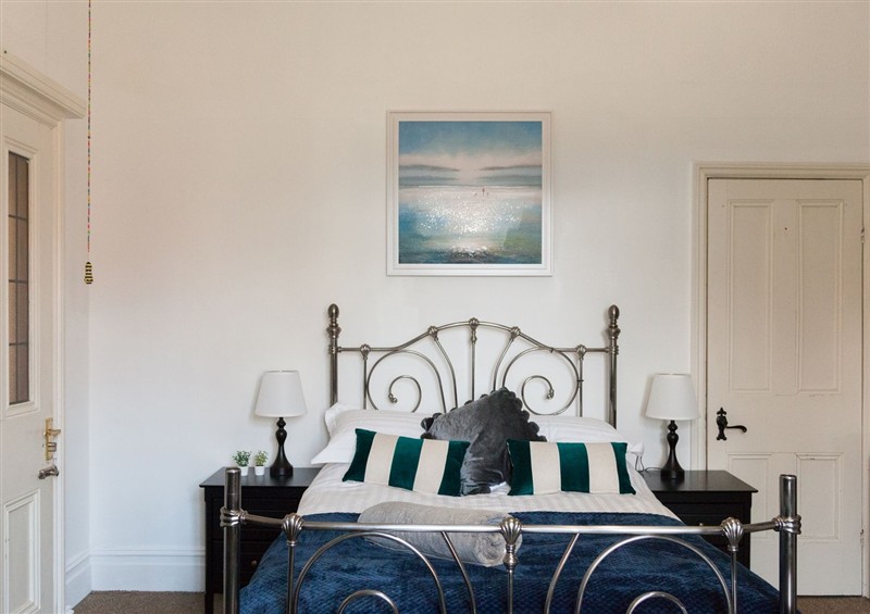 One of the 6 bedrooms (photo 2) at 4 Kingscliffe Street, Manchester