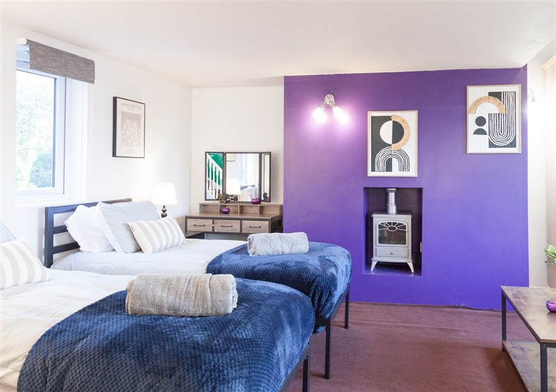 One of the 6 bedrooms (photo 6) at 4 Kingscliffe Street, Manchester