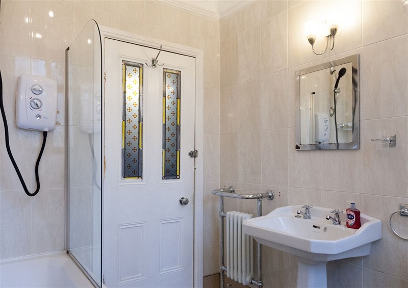 The bathroom (photo 2) at 4 Kingscliffe Street, Manchester