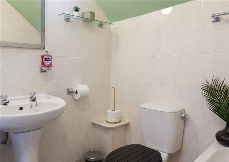 The bathroom (photo 4) at 4 Kingscliffe Street, Manchester